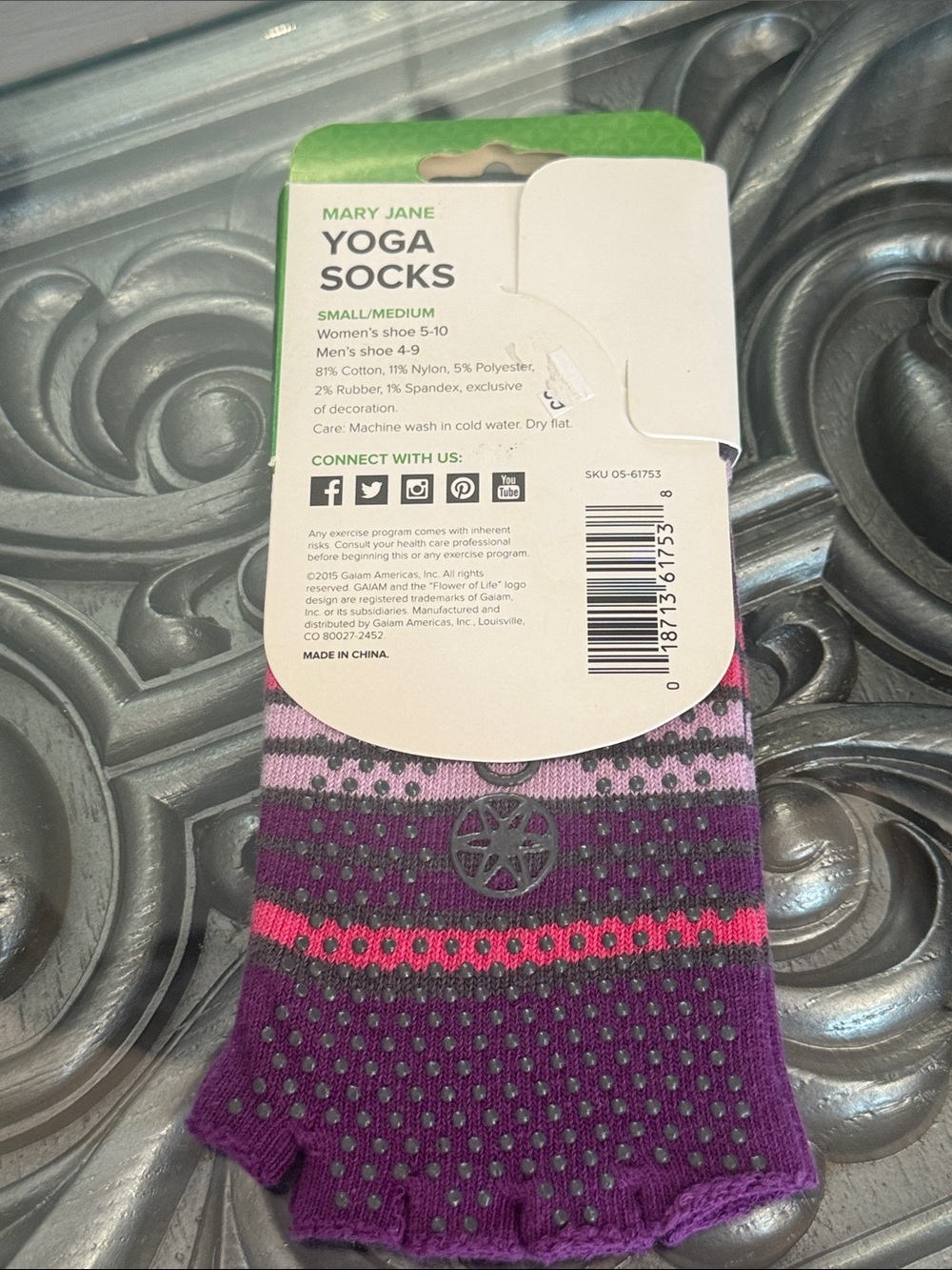GAIAM Small Medium Purple Pink Mary Jane Grip Yoga Socks - Picture 5 of 8